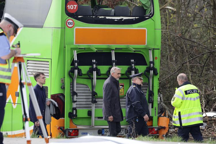 Germania, nuovo incidente per pullman Flixbus: almeno 5 morti vicino Lipsia
