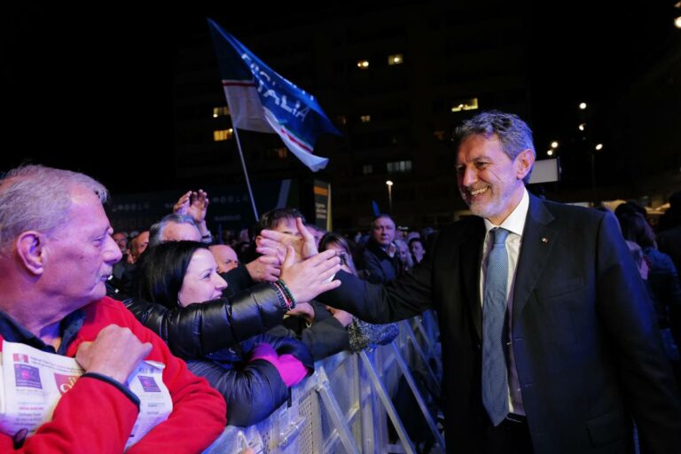 Elezioni Abruzzo, Marsilio vince e fa il bis: “Pagina di storia, campo largo non è futuro”