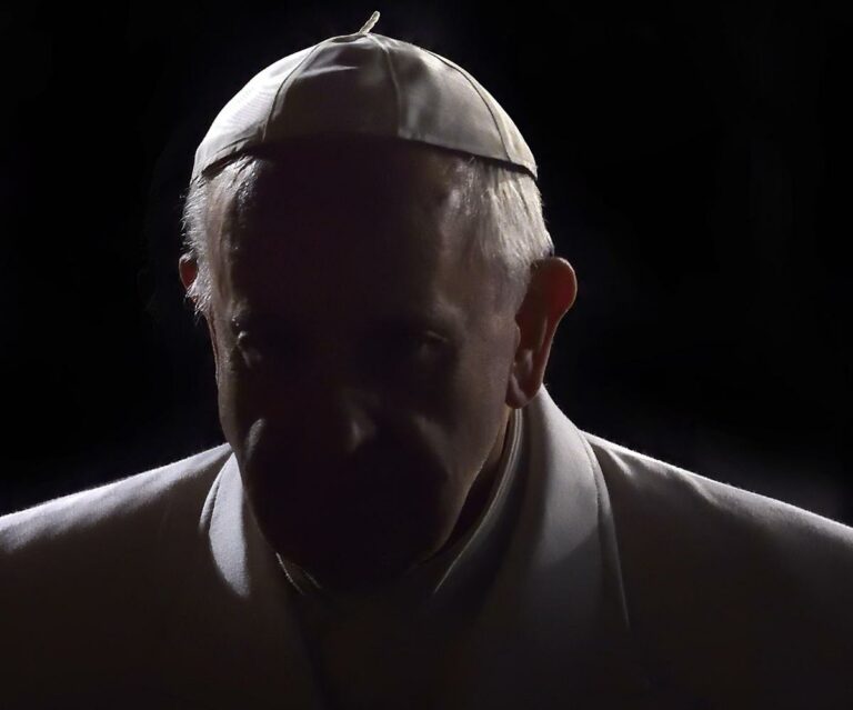 Via Crucis, le meditazioni scritte dal Papa: «La sofferenza con Dio non ha l’ultima parola»