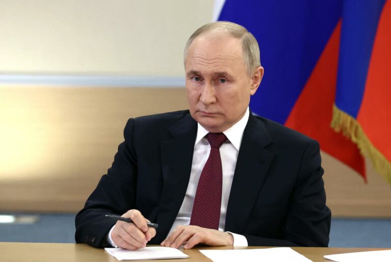 Putin apre a un negoziato, ma «pronti a usare armi nucleari»