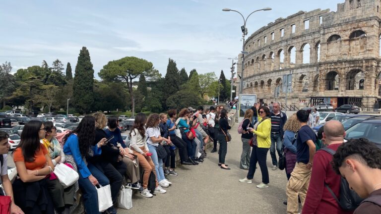 Per gli allievi di Roma una sosta davanti all’anfiteatro… romano