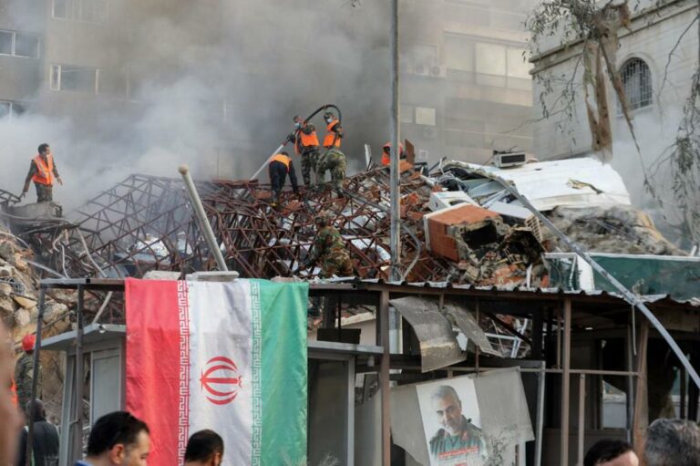 Damasco, bombe Israele vicino ambasciata Iran. Teheran: “Risposta sarà dura”