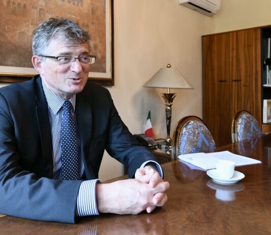 L'Ambasciatore italiano a Lubiana, Giuseppe Cavagna. Fotografia di Ronald (Roni) Brmalj