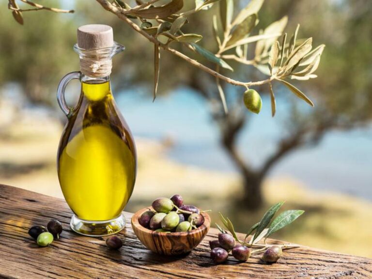 Olio d’oliva contro il cancro, 3 cucchiai al giorno riducono il rischio di morte