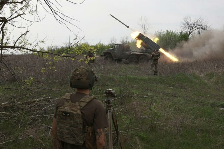 Ucraina, non solo armi per Kiev: una parte della Nato vuole accelerare