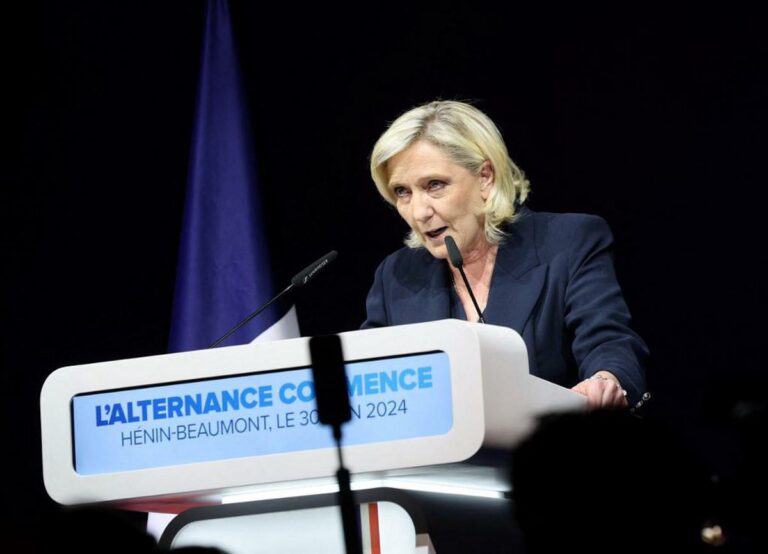 Elezioni Francia, destra al 34%. Le Pen: “Ci serve maggioranza assoluta”. Macron-sinistra, asse al secondo turno: “Fermare destra”