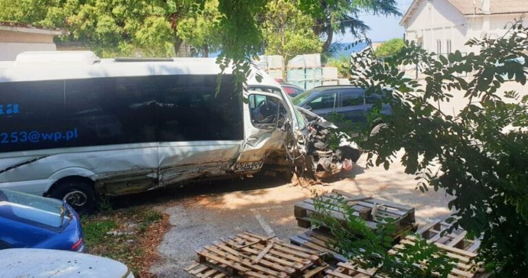 Istria. Auto contro minibus polacco ad Antenal: 14 feriti