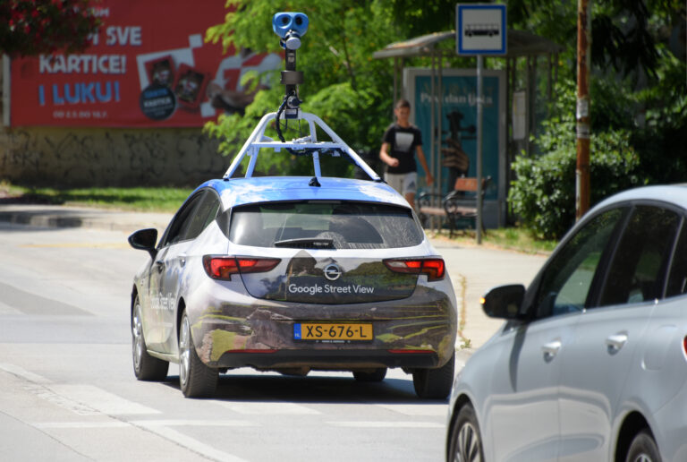 L’auto di Google Street View in giro per la città
