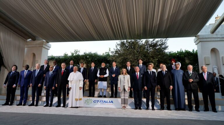 G7, leader adottano dichiarazione finale. Meloni: “Italia ha stupito”