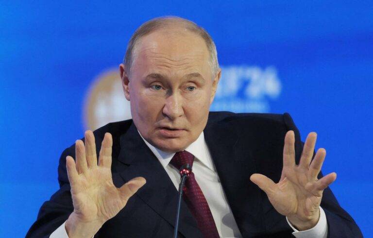Putin: «Pronto a pace con Ucraina, ma a due condizioni». Kiev: «Una farsa»