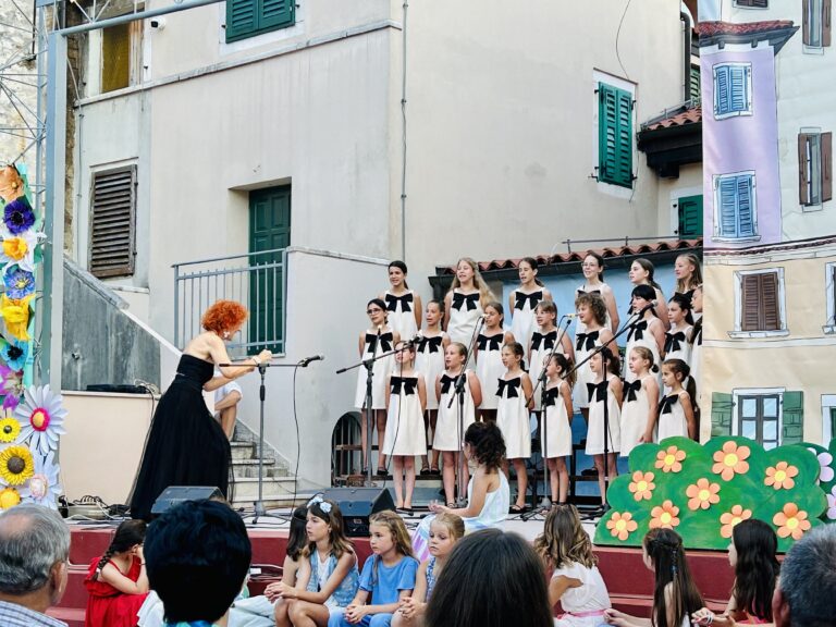 Rovigno. Quando le piccole stelle brillano insieme Rovigno. Quando le piccole stelle brillano insieme