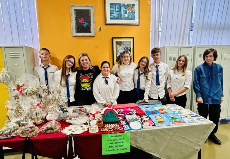 Rovigno. Al Mercatino della SMSI risalta l’estro dei ragazzi (foto)